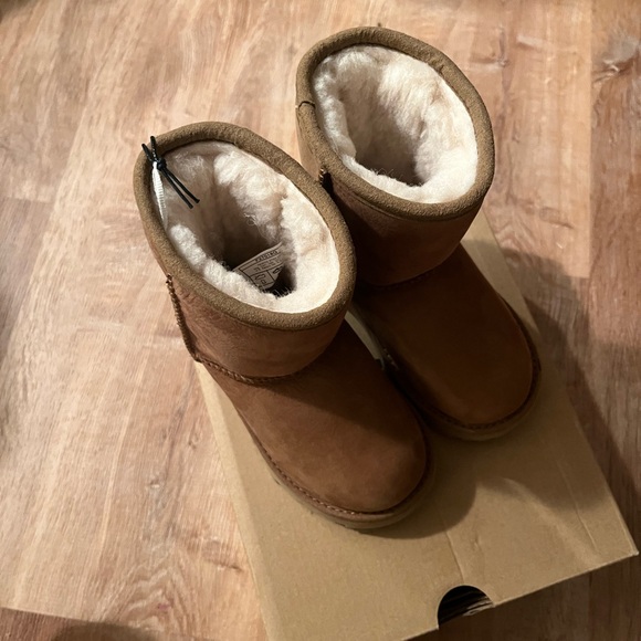 UGG unisex-child T CLASSIC SHORT II WP - Picture 6 of 10